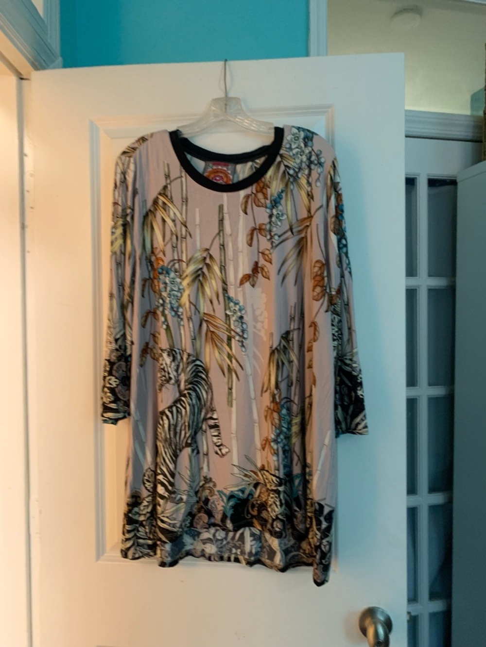 Johnny was Printed Long-Sleeve Women’s Tunic Top - Light Gray Floral